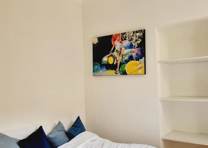 דירה Centre Cosy And Spacious מנטון
