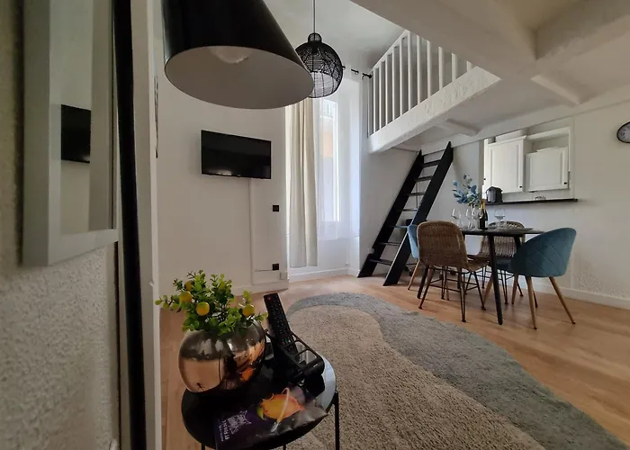 Centre Cosy And Spacious * מנטון