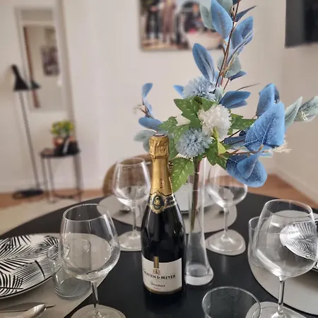 Centre Cosy And Spacious Apartmán *